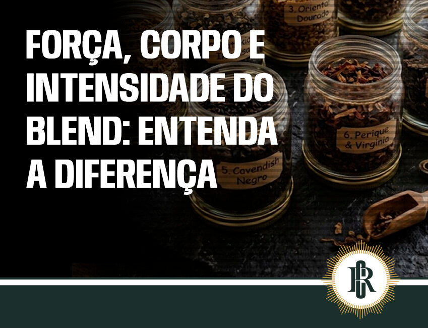 Frascos de blends de chá com rótulos explicativos